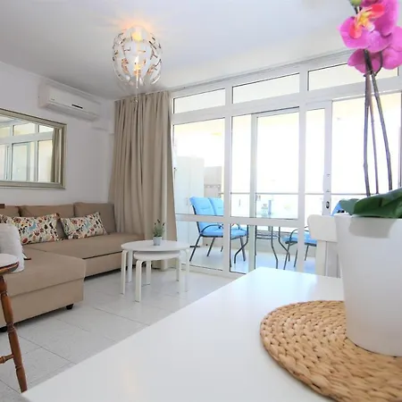 Apartamento Overlooking Yumbo Centre With Heated Pool