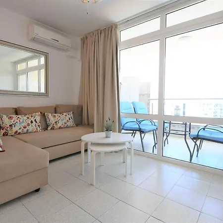 Apartament Overlooking Yumbo Centre With Heated Pool