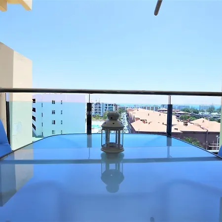 Overlooking Yumbo Centre With Heated Pool Apartment