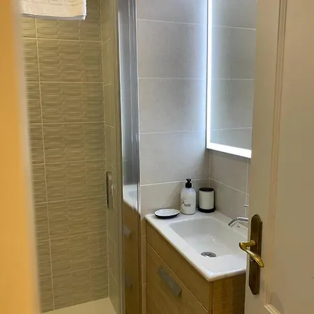 Apartment Overlooking Yumbo Centre With Heated Pool *