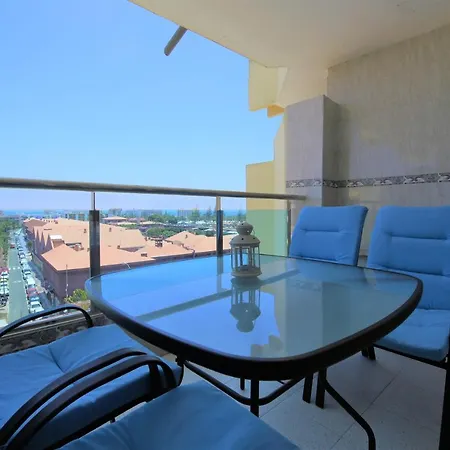 Overlooking Yumbo Centre With Heated Pool Apartment